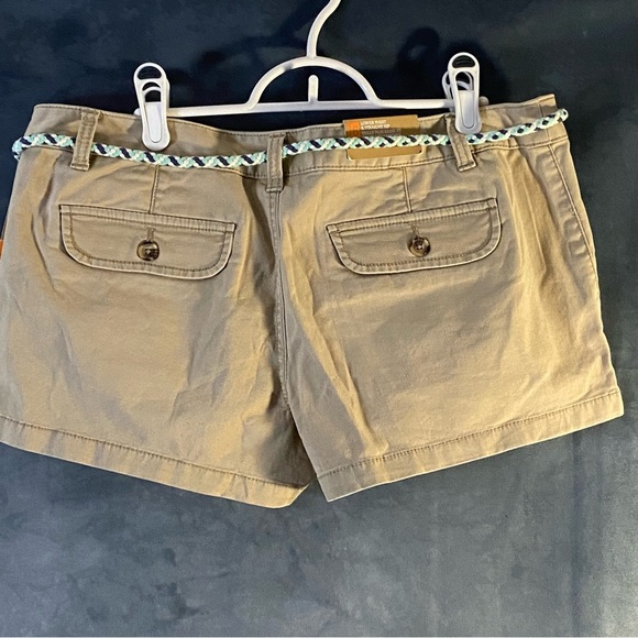 Mossimo Supply Co. Womens Tan Shorts Beige Size 6 Low Rise With Blue Belt - Picture 2 of 11